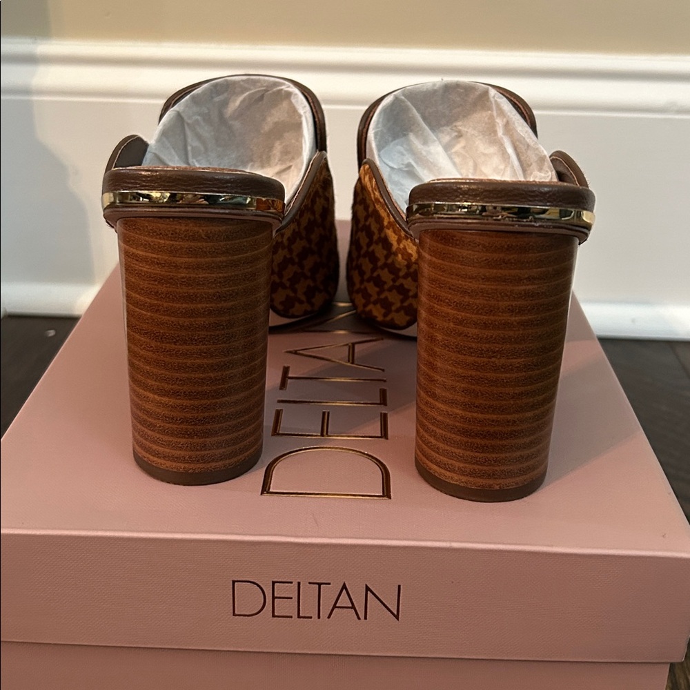 Deltan Houndstooth Mules - Picture 3 of 9